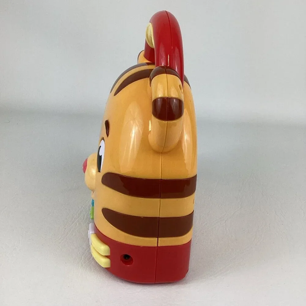 Daniel Tiger's Neighborhood Sing Along Music Player Microphone Voice Recorder - Picture 2 of 6
